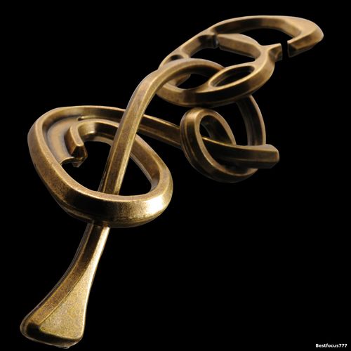 Huzzle Cast Enigma